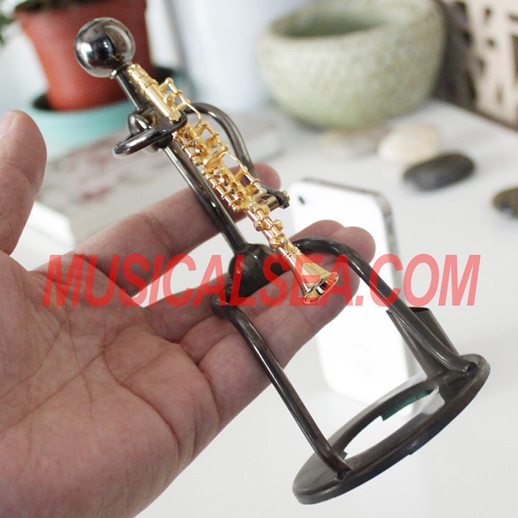 Metallic decoration and copper figurine for p
